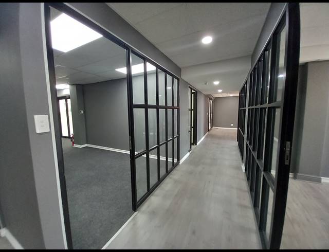 419M² OFFICE TO LET IN BRYANSTON